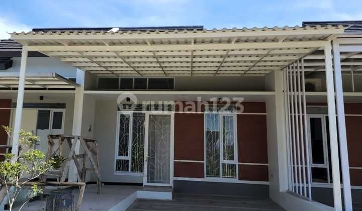 Rumah Siap Huni Cantik Strategis Bebas Banjir di Taman Kopo Indah