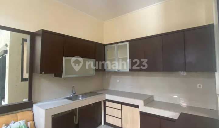 Rumah 2 Lantai Siap Huni Nyaman di Taman Surya Indah, Bandung