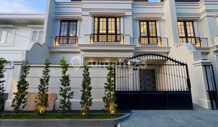 Rumah American Classic Mewah Dalam Komplek One Gate Cempaka Putih