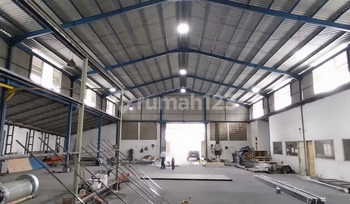 Strategic Warehouse for Sale, Flood-Free Mustikajaya
