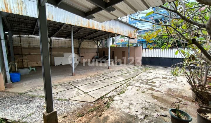 Rumah Tua lokasi Strategis di Tanjung Duren Timur