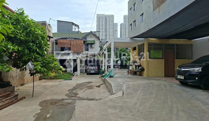 FOR SALE HOUSE WITH 21-DOOR RENTAL CONTRACT BONUS IN JEMBATAN BESI, TAMBORA, WEST JAKARTA