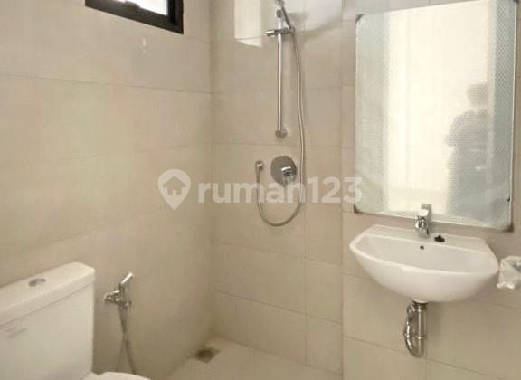 For Sale Three-Story House Ready to Occupyyy Quick Sale