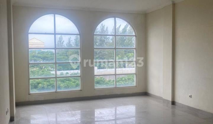 For Rent: Green Lake City Shop House Facing the Road Near the Roundabout