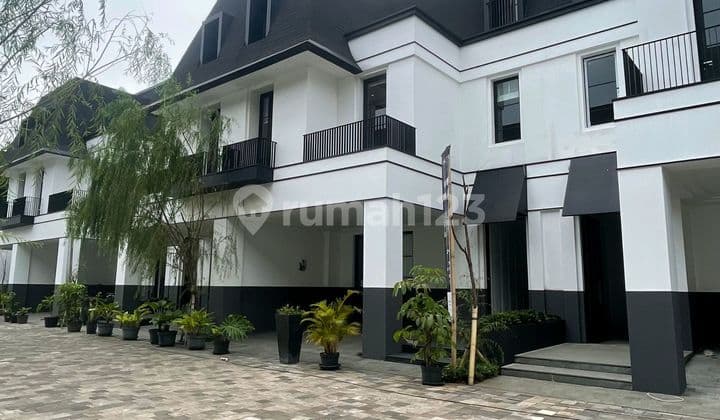 Beautiful Modern Classic House in Pondok Pinang, Flood-Free, Close to Pondok Indah South Jakarta