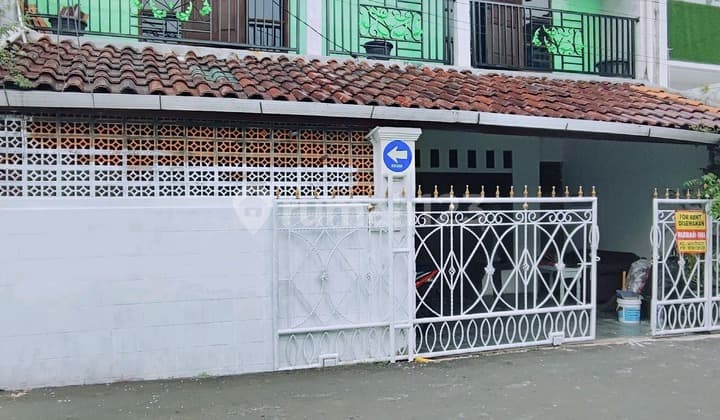 Rumah 2 Lantai Terawat dan Siap Huni di Tebet, Bebas Banjir Bisa Buat kantor atau Mess Karyawan Jakarta Selatan