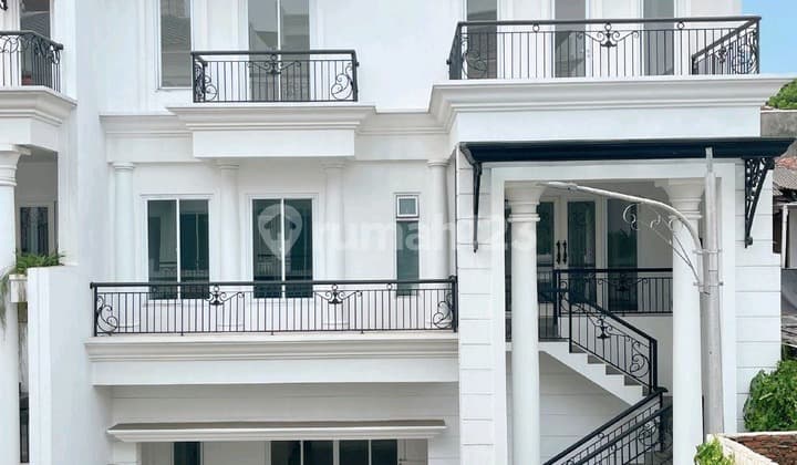 Rumah American Classic Siap Huni Lokasi Strategis Bebas Banjir Depan Jalan Utama Lebak Bulus Jakarta Selatan