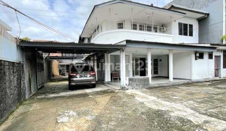 Rumah Sangat Terawat di Area Prime Lokasi Sangat Strategis Dekat ke Senayan dan Scbd Jakarta Selatan