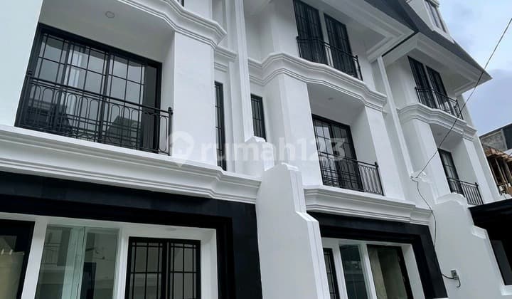 Rumah Minimalis Modern Desain American Classic di Pesanggrahan Bintaro, Bebas Banjir, Jakarta Selatan