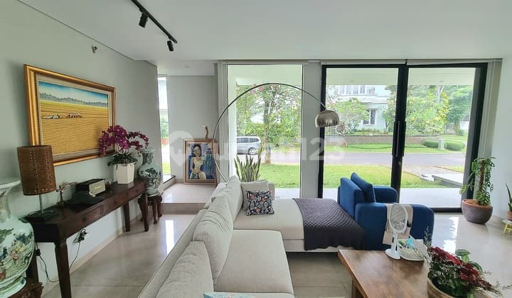 Hoek House for Sale Semi Furnished In BSD Vermont Parkland Ready to Occupy!