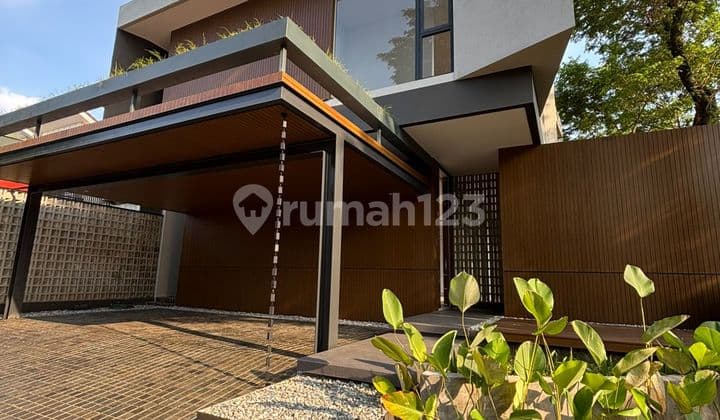 Rumah Brand New Foresta Private Lift Hook Mewah Siap Huni