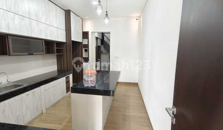 Rumah 2 lantai di mozia amata BSD city Tangerang Selatan