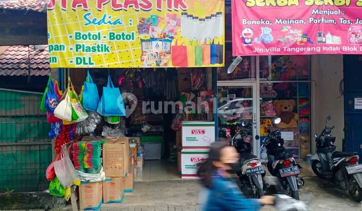 Di Jual Rumah Bentuk Kios di Jalan Utama di Villa Regency