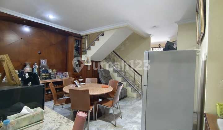 Di jual rumah 2 lantai full furnish di modernland Tangerang