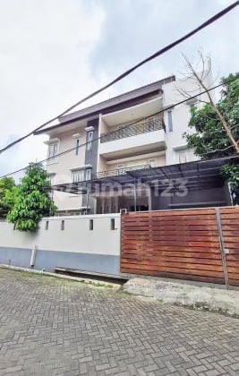 Hot Sale Rumah Bgs Hoek di Kebon Jeruk Jakarta Barat