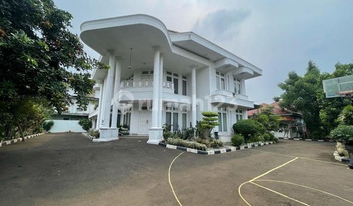 Rumah mewah halaman luas dan asri di pondok gede