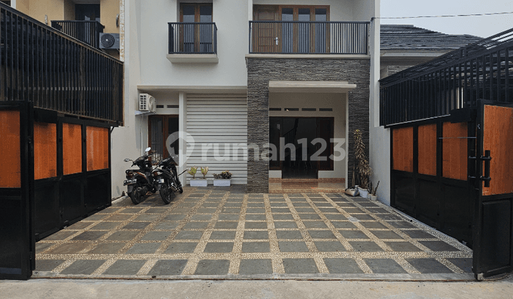 Rumah Cantik 2 Lantai Siap Huni di Jagakarsa