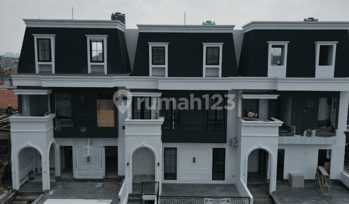 Brand New 3 Storey House di Pejaten Barat Kalibata