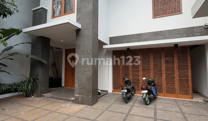 Rumah 2 Lantai Siap Huni Bebas Banjir di Kemang