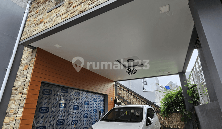 Brand New 3 Lantai Dalam Cluster di Jagakarsa