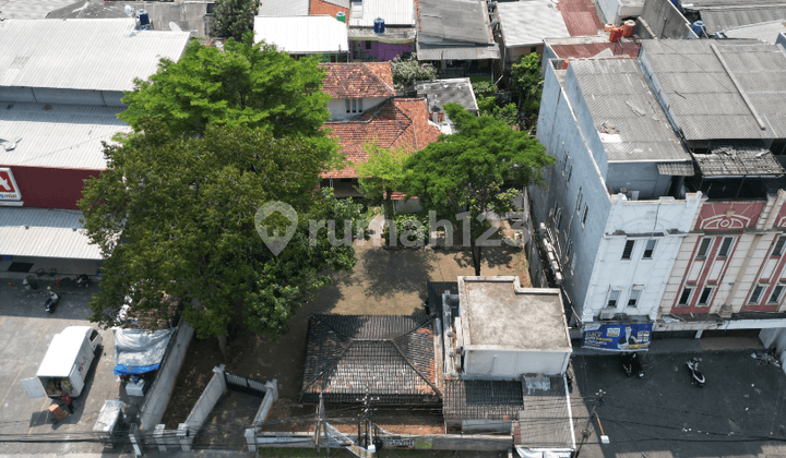 Rumah Terawat Tanah Luas Zona Komersil di Mampang