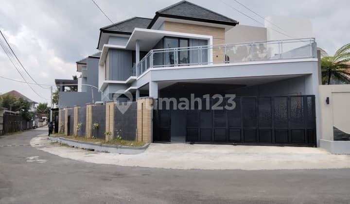 Rumah Mewah Full Furnished Lingkungan Nyaman