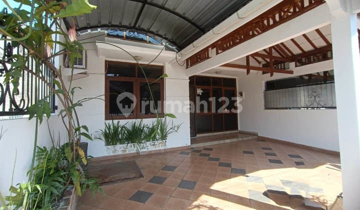 For Sale: Sarimas Arcamanik Complex House, Strategic Location, Furnished.
