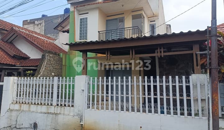 For Sale 2-Story House Sekelimus Batununggal Ready to Live In Cheap