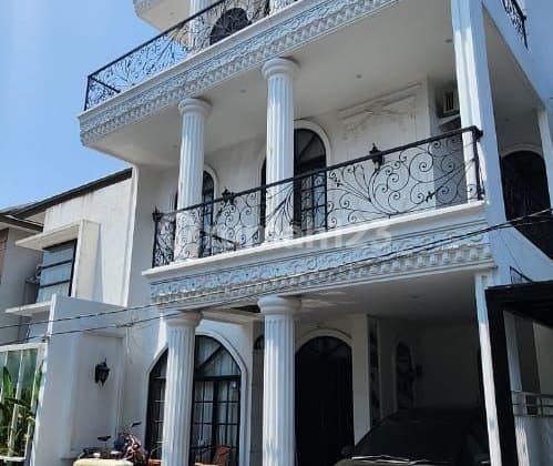 Rumah Mewah Furnished di Antapani, Bandung