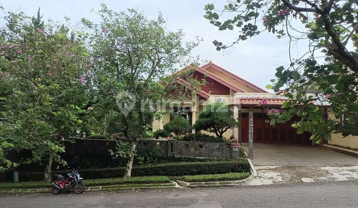 Rumah Bagus Full Furnished HGB Resor Dago Pakar, Bandung