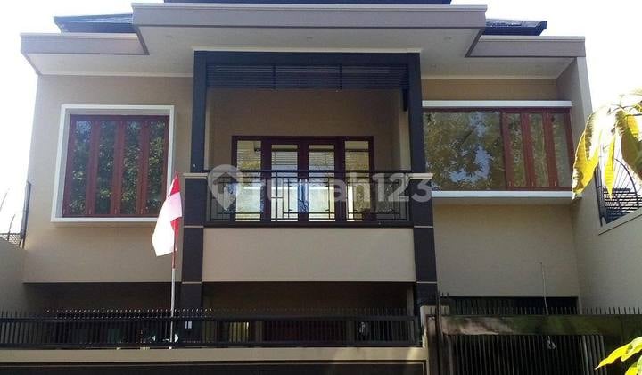 Rumah terawat siap huni dekat Margacinta Park Buahbatu