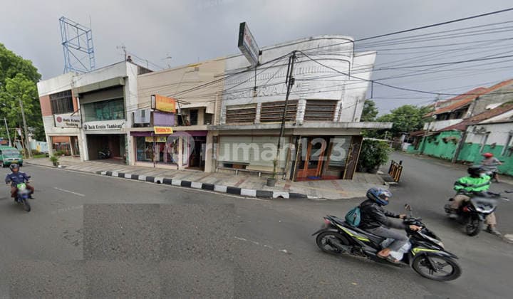 Shop House Strategic Location Suitable for Business Sumurbandung
