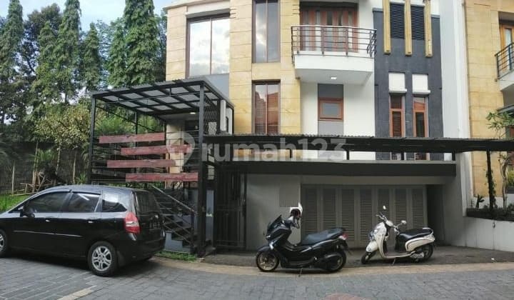 Rumah Lux Bagus Dekat Kampus Unpar Ciumbuleuit Bandung