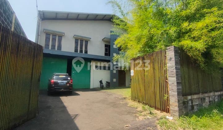 Affordable Warehouse House with Great Location in Batununggal, Bandung