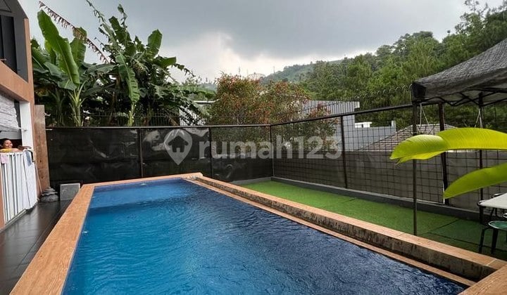 Rumah Dijual di Resor Dago Pakar Ada Kolam Renang Siap Huni