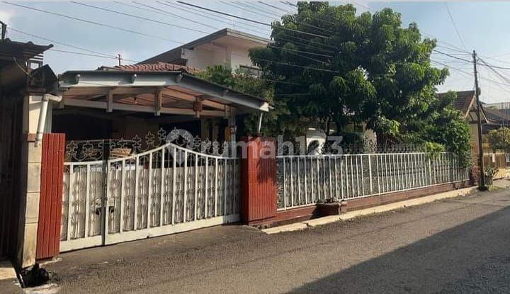 Rumah Terawat Siap Huni Lokasi Bagus Sayap Bkr Bandung