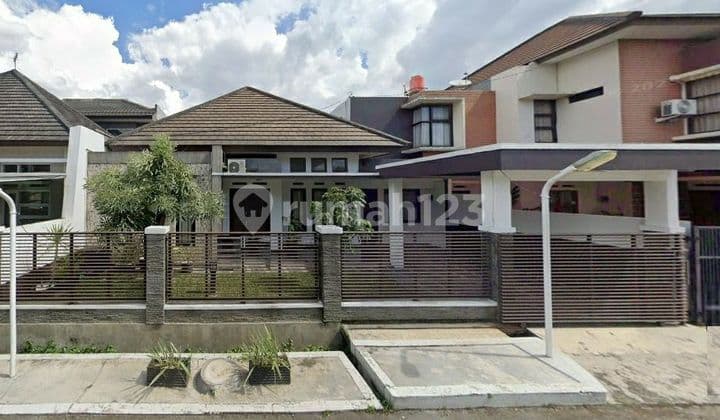 Ready-to-Occupy House in Arcamanik Endah near Sport Jabar