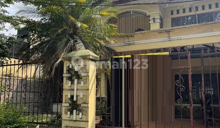 Riau Wing House Near Siliwangi Stadium Strategic