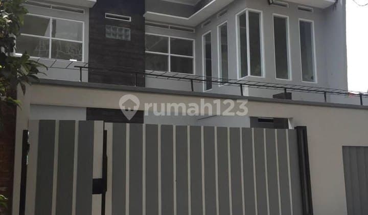 Rumah Bagus SHM Setiabudi, Bandung Ada Kolam Renang