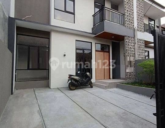Rumah Baru 2 Lantai Siap Huni di Turangga Bandung Kota