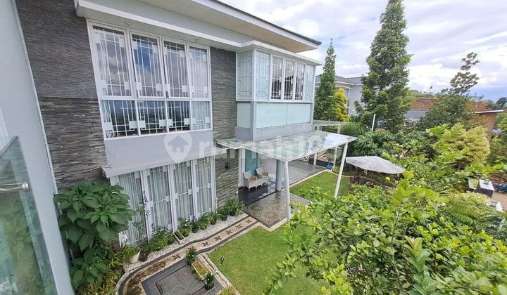 Rumah Mewah Full furnish di Resort dago pakar