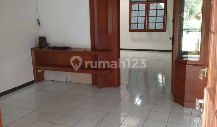 Disewakan Rumah Bagus,Asri ,Nyaman di Batununggal