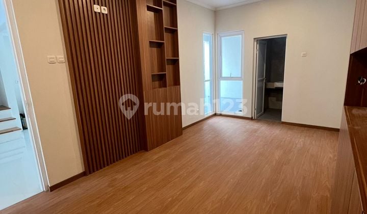 Dijual rumah minimalis Bagus, semi furnish di Kota baru parahyangan
