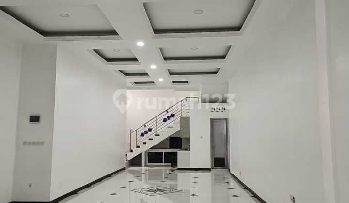 Nice 3-Story House with SHM in Setra Sari Indah, Bandung