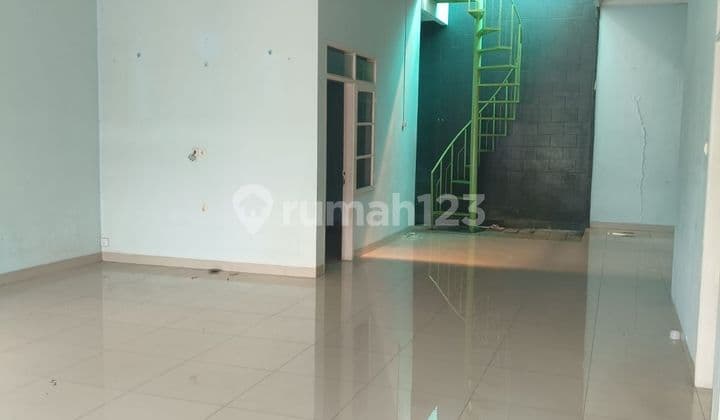 Disewakan Rumah besar Taman kopo Indah 3 blok C