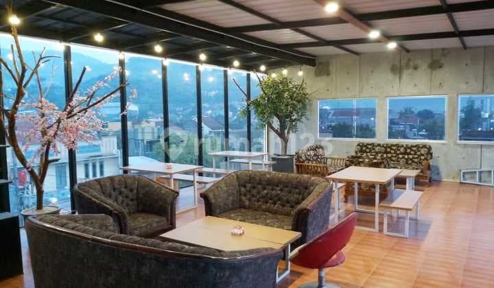 Ruang Usaha Gedung 4Lt Dijalan Banjaran Bandung Strategis Murah