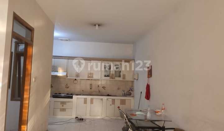 Disewakan Rumah Bagus 2Lt Semi Furnish di Taman Kopo Indah 2