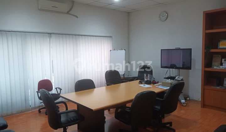 Disewakan Ruko 3 Lantai untuk Kantor ( Furnish) Lokasi Strategis di Suryasumantri Bandung