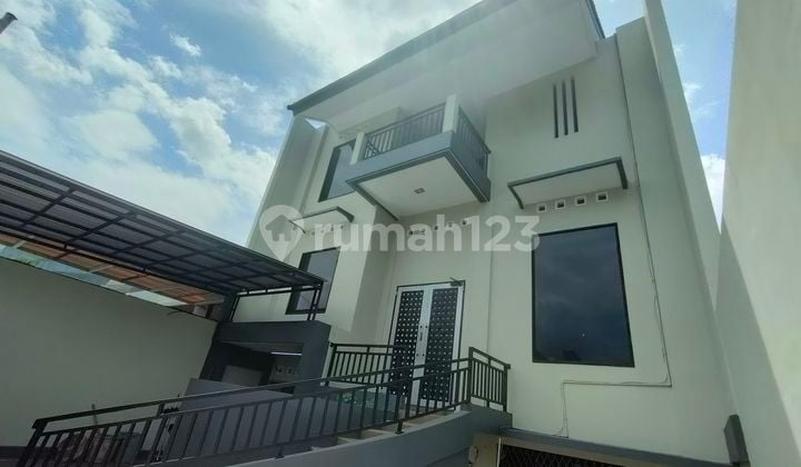 3-Story House in North Meruya, Suitable for Boarding or Office, Ready to Use