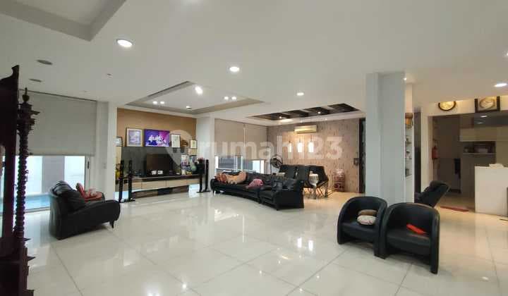 Rumah Meruya dengan Kolam Renang Harga Good Deal